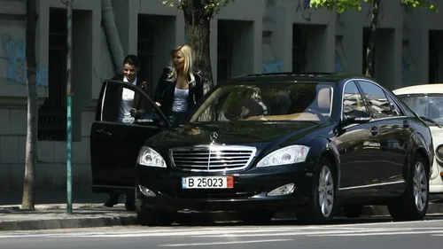ANAF a vândut o maşină a Elenei Udrea. Ce sumă a obţinut pe un Mercedes Benz S500 din anul 2005