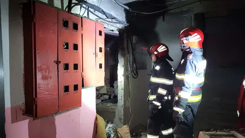 Explozie cumplită la un bloc de locuințe din Giurgiu. Pompierii au intervenit de urgență. Trei persoane s-au ales cu arsuri grave pe mâini și față