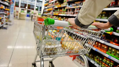 Raport BNR: „Măsura plafonării adaosului comercial la alimente de bază, esenţial în scăderea inflaţiei în trimestrul al patrulea al anului trecut”