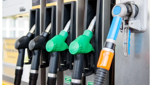 Preț carburanți 6 iunie 2026. Cât costă benzina și motorina azi, vești proaste pentru șoferi