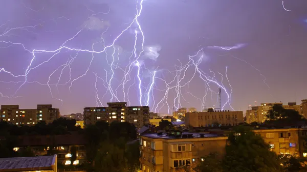 Cod galben de furtuni violente de la ANM. Este vizat și Bucureștiul
