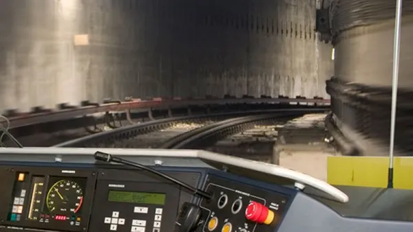 Tragedie la metrou! O femeie de 36 de ani a murit după ce a coborât pe șine și a fost lovită de tren în stația Crângași