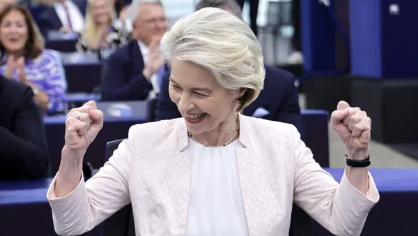 Moţiunea de cenzură împotriva Ursulei von der Leyen a picat la vot în Parlamentul European. Dezbaterile au fost aprinse, votul a fost covârşitor de partea şefei Comisiei Europene
