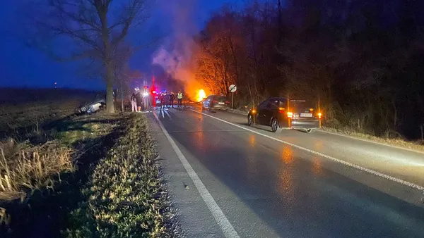 Accident grav în Neamț, două mașini s-au ciocnit violent, una a luat foc. 4 morți și 3 răniți, Planul Roșu de Intervenție activat VIDEO