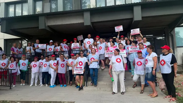 Banii din PNRR, tot mai departe. Confederaţiile sindicale cer retragerea proiectului legii salarizării! ”Nu mai poate constitui baza unei reforme credibile”