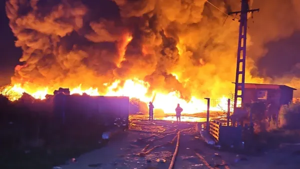 Mai multe utilaje și vehicule, incendiate în curtea unei firme din Giurgiu. Potrivit polițiștilor, focul ar fi fost pus intenționat