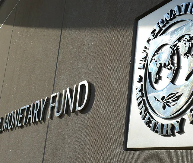Analiza FMI: Economia mondială nu intră în recesiune. Rusia nu pare afectată de sancțiuni. Marea Britanie va fi singura în scădere