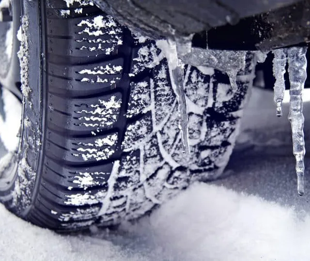 VIDEO: Amenzile uriașe pe care le riscă șoferii care nu și-au echipat mașina cu anvelope de iarnă. Cum să nu-ți iei țeapă la achiziție. Sfat de la MAI