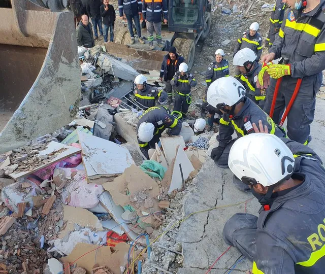 România trimite o nouă echipă RO-USAR de căutare-salvare în Turcia. Echipele actuale au reușit să salveze mai mulți oameni prinși sub dărâmături după cutremure VIDEO