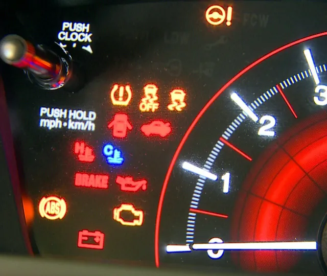 De ce nu e bine să opreşti motorul maşinii când ai ajuns la destinaţie. Greşeala pe care o fac aproape toţi şoferii!