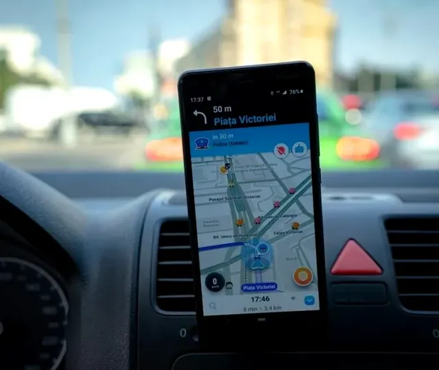 Descoperă funcţia secretă de la Waze care te poate salva din ambuteiaje. Puțini şoferi din România ştiu că este disponibilă