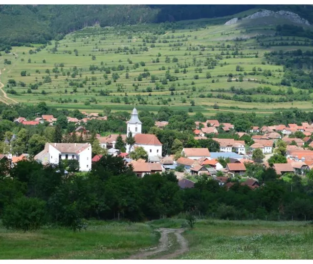 O comună din România, destinația turistică a anului 2024. Locul este un colț de Rai