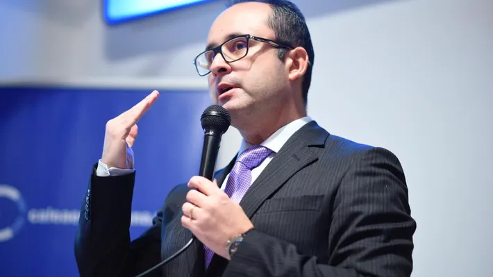 Cristian Bușoi: „Facturile la gaze nu vor crește pentru consumatorii casnici”. Cu cât se va scumpi energia electrică
