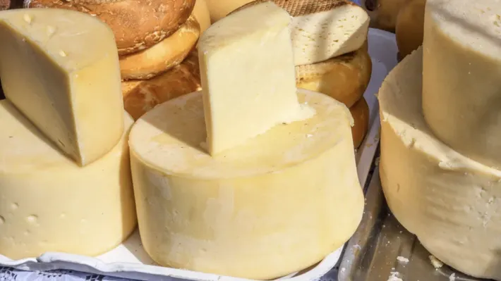 Topul celor mai sănătoase brânzeturi din lume. Tu știi ce brânză consumi?