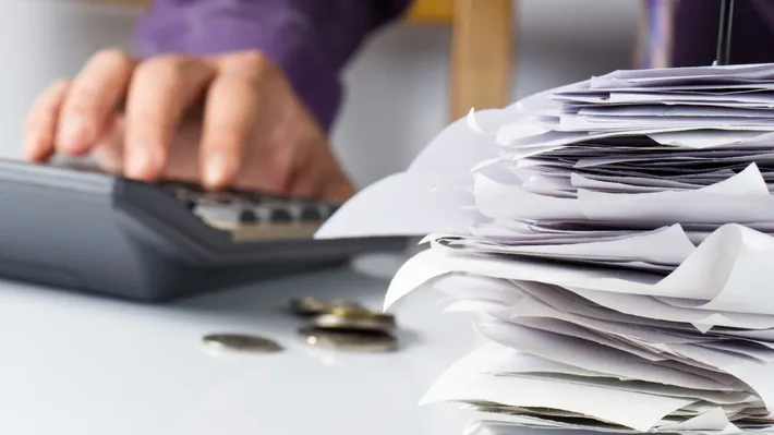 Trucul folosit de cinci români pentru a scăpa de concediere. Au fost acuzați de fraudă
