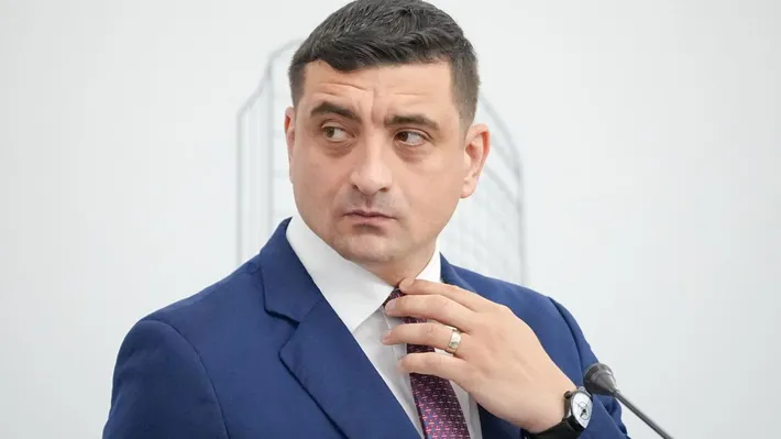 George Simion a recidivat, atacând Comisia Europeană şi Franţa: „Provoacă sărăcie şi chiar extincţia lumii occidentale. Franţa poate deveni orice, poate un califat sau altceva”