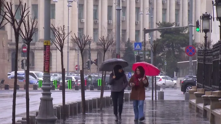 Prognoza meteo. Vremea se menţine rece, se anunţă precipitaţii în aproape toată ţara