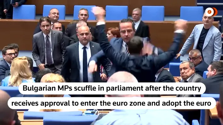 Se schimbă banii cu scandal la vecinii bulgari. Trecerea la euro s-a lăsat cu îmbrânceli în Parlament