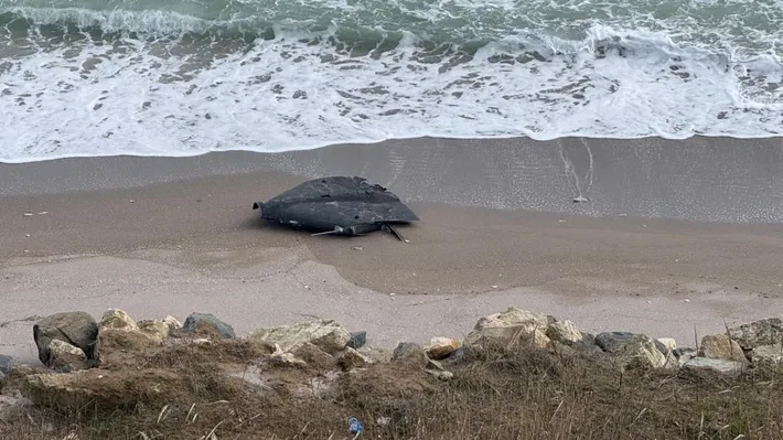 O dronă a fost descoperită între Costineşti şi Tuzla. Autoritățile sunt în alertă