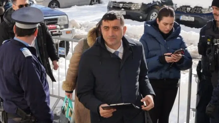 George Simion, alături de mai mulți români care au depus plângeri penale împotriva anulării alegerilor. Liderul AUR îi încurajează pe români să ia atitudine: „Poporul român trebuie să se trezească!” VIDEO