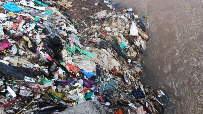 Noi reguli pentru aruncarea deșeurilor. Amenzi de până la 40.000 de lei pentru neîndeplinirea obligațiilor