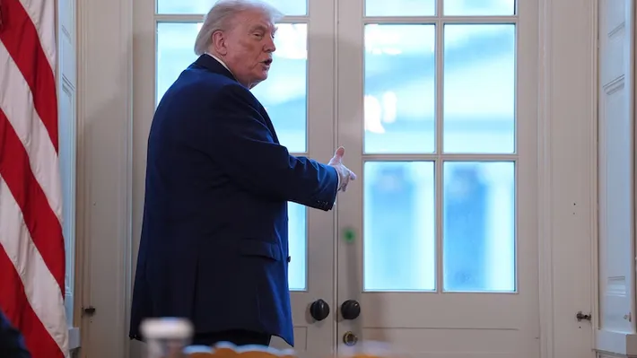 Trump spune că războiul din Iran se va termina când vrea el: „Merge foarte bine. Am provocat mai multe pagube decât credeam posibil. Oricând vreau eu, se va termina”