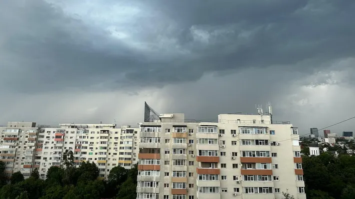 Prognoza meteo. Temperaturi normale, cu ploi şi vânt. Când se încălzeşte vremea
