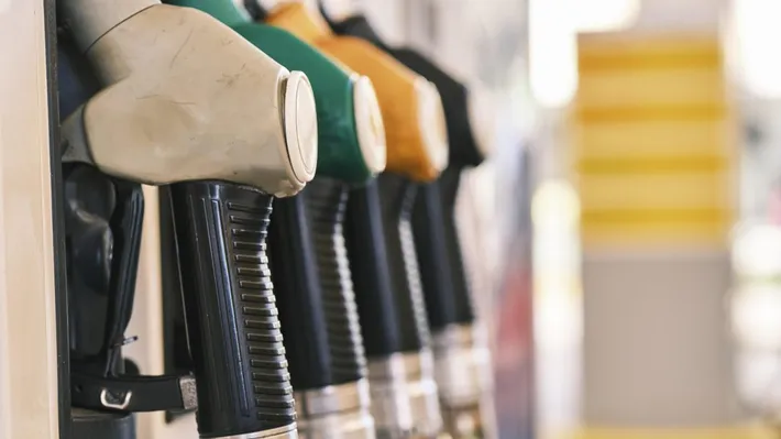 Preț carburanți 25 iunie 2026. Benzina și motorina s-au scumpit, din nou. Cât costă un litru de carburant în marile benzinării