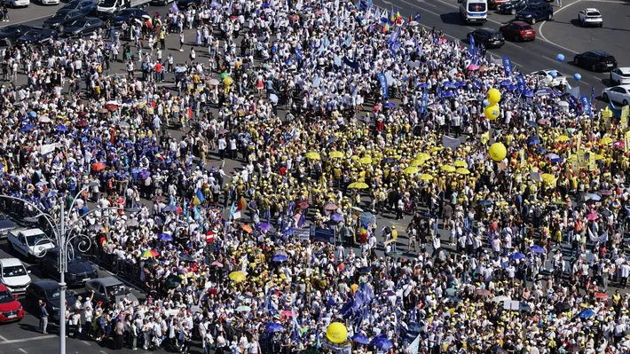 Profesorii ies în stradă. Aproximativ 20.000 de angajați din educație protestează astăzi împotriva legii salarizării