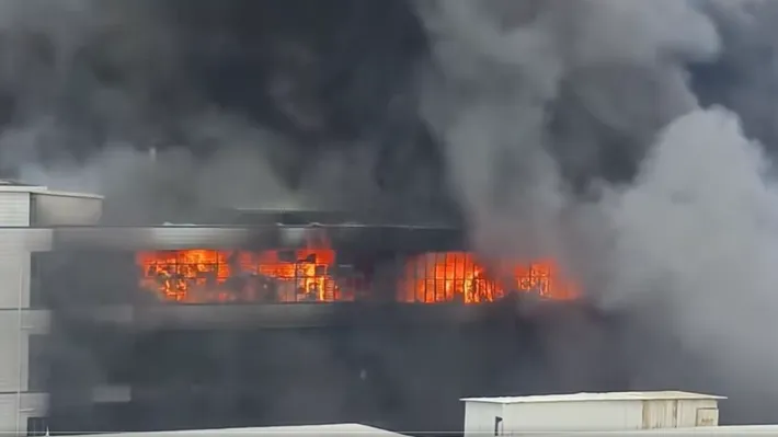 Incendiu de la o fabrică de încălţăminte din „Capitala pantofilor”, cel puţin 28 de morţi. Flăcările au blocat muncitorii pe acoperiş