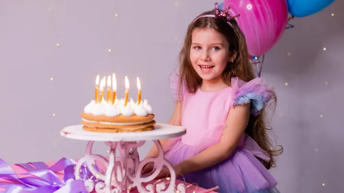 Cum să îți îmbraci fetița pentru ocazii speciale? 6 modele de rochițe care îmbină stilul cu confortul