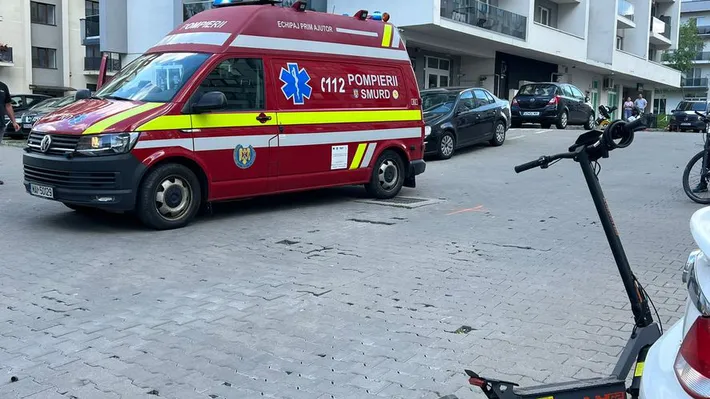 Două fete de 10 şi 11 ani, aflate pe o trotinetă electrică, rănite după ce au intrat într-o maşină