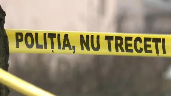 Un tânăr în vârstă de 28 de ani s-ar fi sinucis într-un imobil din Centrul Vechi al Capitalei: „Avea o pungă pe cap și scotch pe gât”