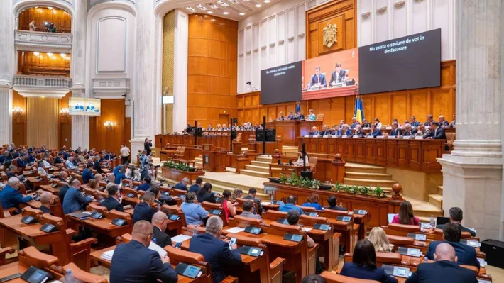 Veste bună pentru elevi. Senatul a aprobat acordarea burselor școlare și în vacanțe!
