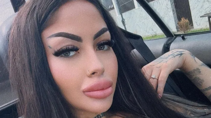 Care au fost ultimele cuvinte ale Valentinei,  ucisă și pusă în valiză de iubit. Mama tinerei a rupt tăcerea: „Avea mâna umflată, a dat cu pumnii în ea, ochiul umflat, buza umflată şi coastele negre. I-am zis: „Mami, te rog, lasă-l şi vino acasă”