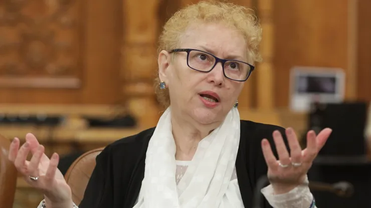 Avocatul Poporului sesizează CCR pentru Ordonanţa de Urgenţă dată de Guvernul  Bolojan după demitere. Renate Weber: “Este foarte grav”