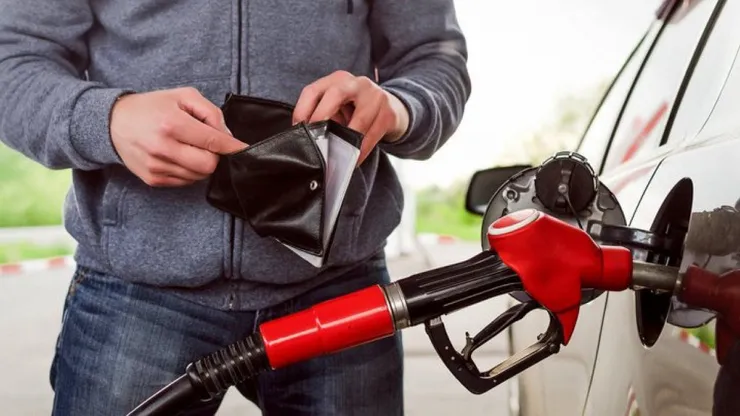 Preţ carburanţi 8 mai 2026. Ne costă scump să fugim de criza politică în weekend. Cât este un plin de benzină/motorină