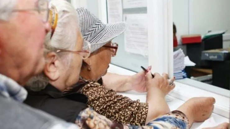 Românii pot ieși mai devreme la pensie cu 20 de ani, fără penalizări. Anunțul făcut de Casa de Pensii