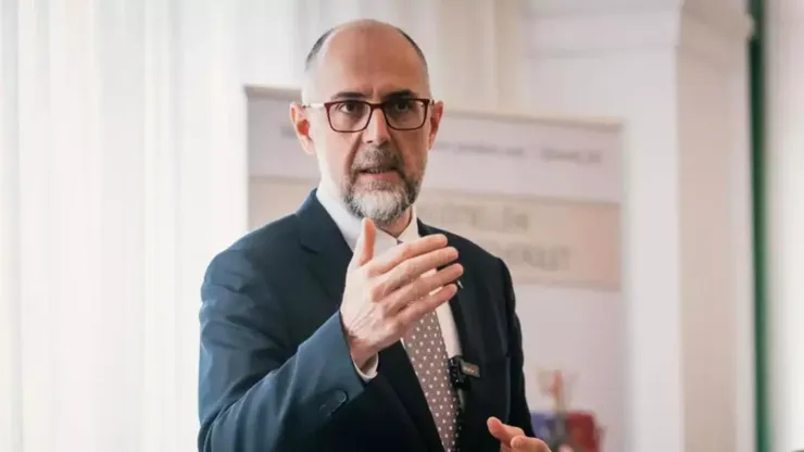 Kelemen Hunor insistă pe guvernul de armistițiu și face apel la liderii partidelor din fosta coaliție să fie mai raționali: „Fiecare e în bula lui. Pentru interesul României, trebuie renunțat la orgolii, altfel intrăm într-un rahat și mai mare”