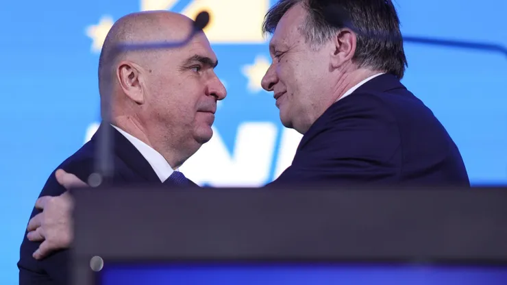 Crin Antonescu îl atacă din nou pe Ilie Bolojan: „Ia măsuri aberante, suicidare! Este campionul haştagismului, al tefelismului, este liderul de facto al USR, nu al PNL!”