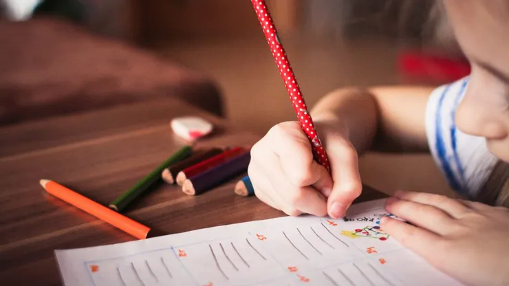 Elevii de clasa a II-a susțin a doua probă la Evaluarea Națională, cea de citit, la română sau limba maternă