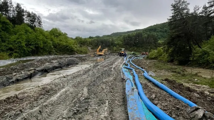 Stare de alertă în mai multe localităţi din Mureș. A crescut salinitatea râului Târnava Mică, după inundarea Salinei Praid. Apa din reţeaua publică nu este potabilă