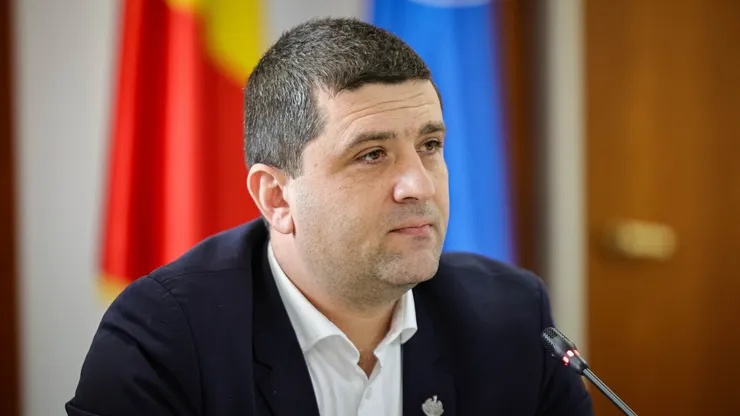 Interimarul de la Apărare, Radu Miruță, coleg de partid cu Ionuț Moșteanu, dar din alt ”film” la capitolul studii – două facultăți la stat, doctorat, experiență în companii de top