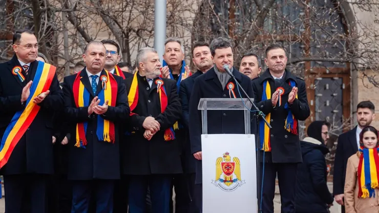 Nicușor Dan, huiduit la Focșani, a dat lecții de patriotism manifestanților. Mesajul dur pe care l-a transmis: „Să vă uitați cine sunt oamenii în care vă puneți speranțele!” VIDEO