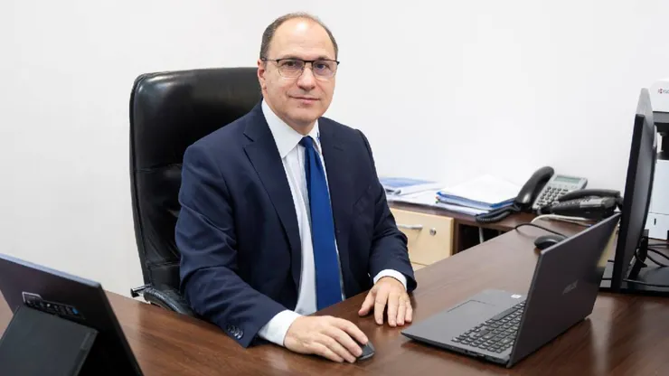 Ministrul Educației, Mihai Dimian, răspunde după valul de critici și explică ce făcea pe telefon în timp ce o elevă i se adresa