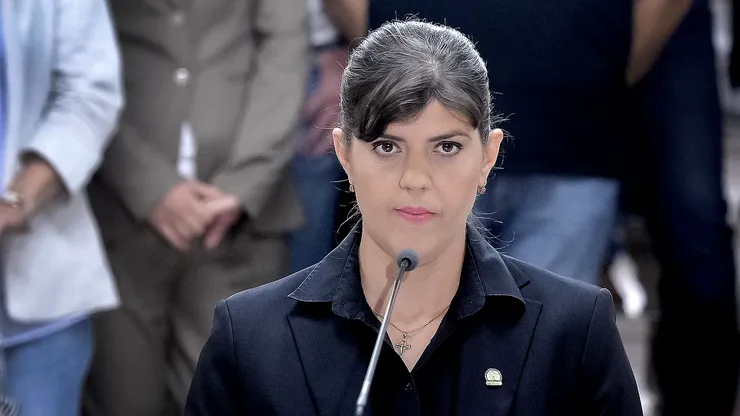 Război între Kovesi și Nicușor Dan. Șefa EPPO îl trimite la „somn” pe președinte: „Faptul că ai obținut un scor bun la olimpiade internaționale de matematică nu te califică să faci astfel de afirmații”