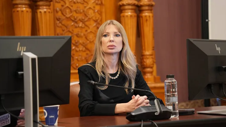 Victoria Stoiciu, fost vicepreședinte PSD, laudă decizia Episcopiei Hușilor de a-l interzice pe Călin Georgescu în biserici: ”Biserica Ortodoxă ar putea juca un rol crucial în denunțarea șarlatanilor politici”