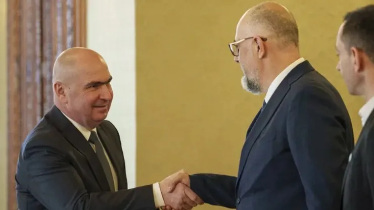 Liderul UDMR, Kelemen Hunor, nu va participa la votul moțiunii de cenzură, pentru că merge la o înmormântare. Partidul confirmă că nu votează pentru demiterea lui Ilie Bolojan: „Sper că guvernul poate să meargă mai departe”