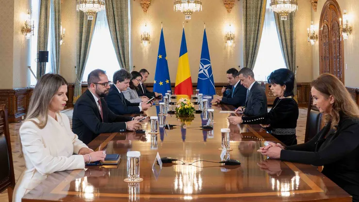 Se aplică „procedura Vatican”. Preşedintele Nicuşor Dan nu va face o desemnare marţi, aşteptând „fum alb” de la partide