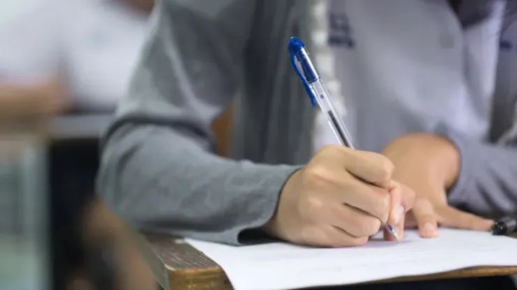 Modul de acțiune al rețelei care frauda examenul de Bacalaureat. Cum le erau transmise elevilor răspunsurile corecte din afara sălii